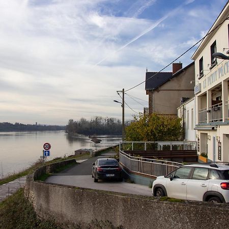 Отель Le Petit Pecheur Saint-Florent-le-Vieil Экстерьер фото