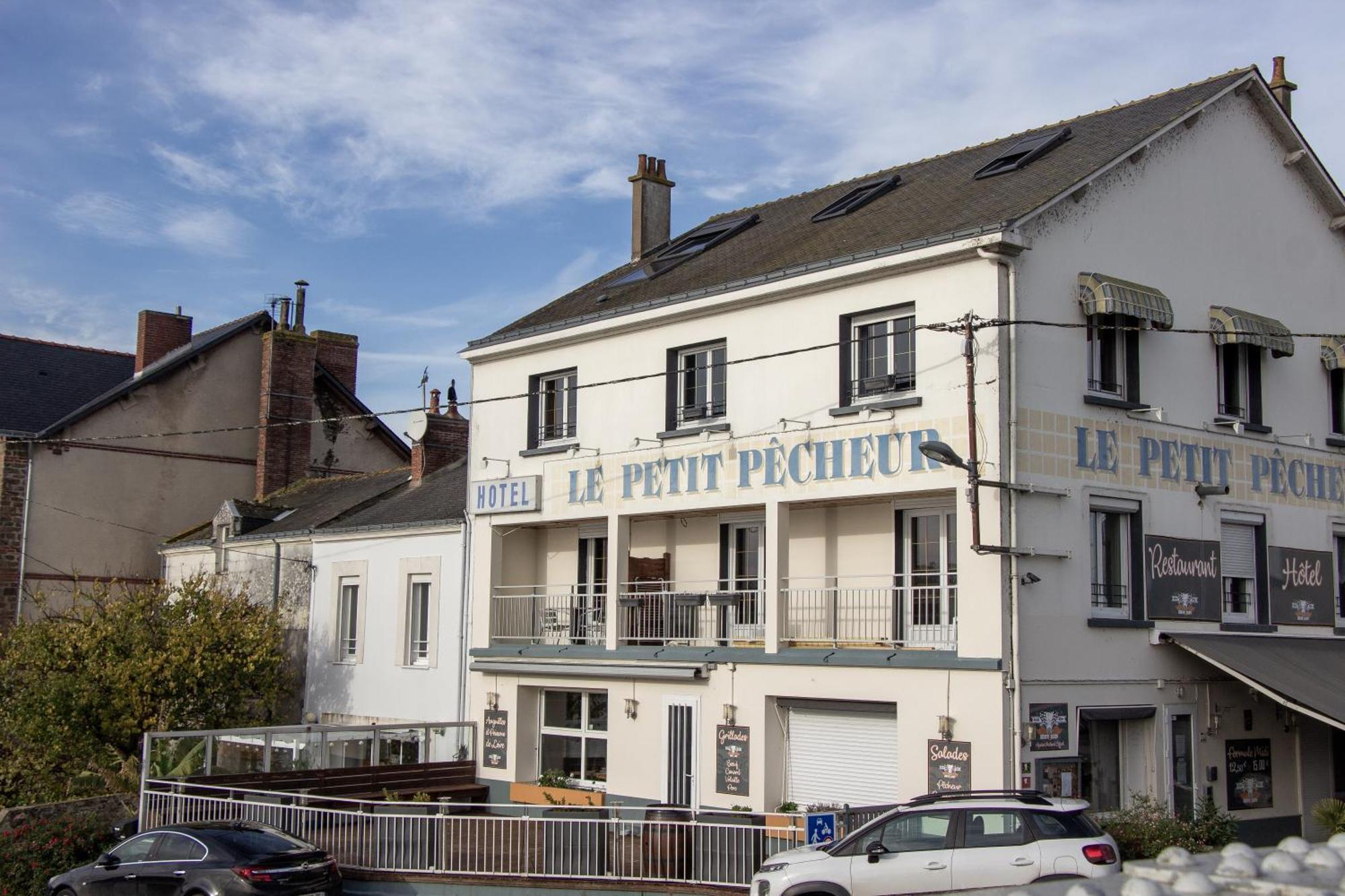 Отель Le Petit Pecheur Saint-Florent-le-Vieil Экстерьер фото